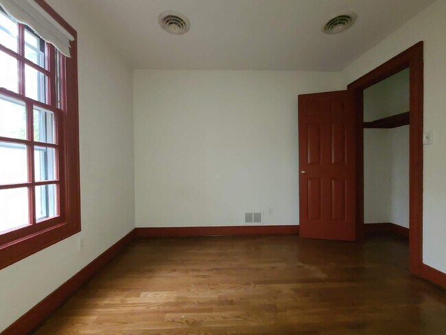 Building Photo - 3 BR, 2.5 BA in Crown Grant