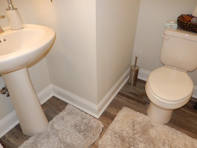 Building Photo - 2886 Fontana St