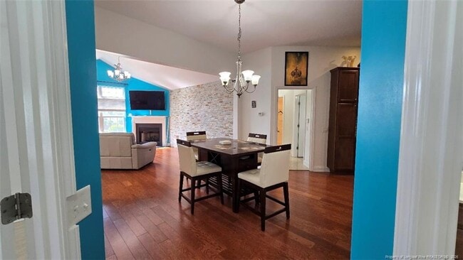 Building Photo - 127 Nandina Ct