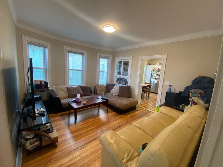 Building Photo - 348 Summer St