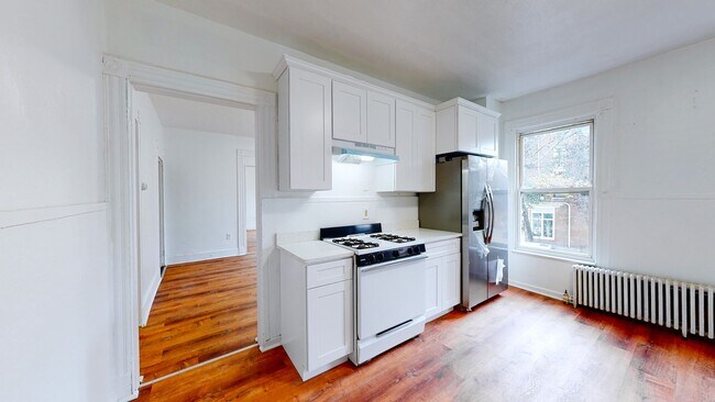 Building Photo - Spacious, Fully Renovated 3BR in Prime Eas...