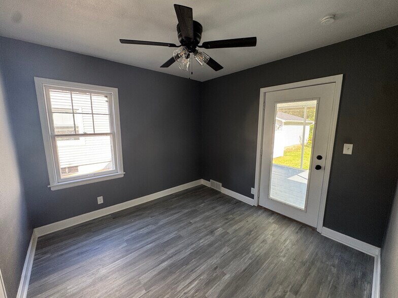 Building Photo - 37 Blackhawk Hills Dr