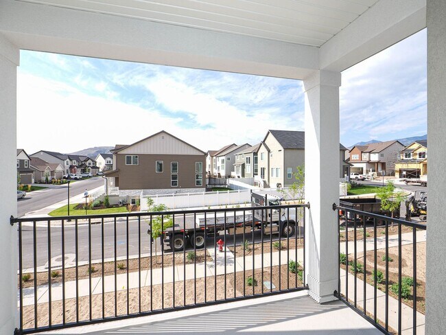 Building Photo - 6667 Twin Rocks Ln