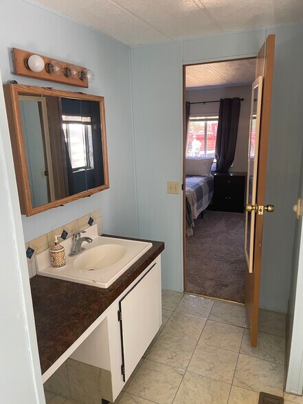 Building Photo - 255 Haylen Dr