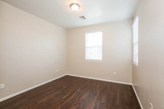 Building Photo - 7157 Weavers Pl