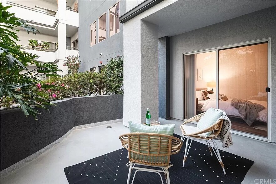 private patio - 838 Pine Ave