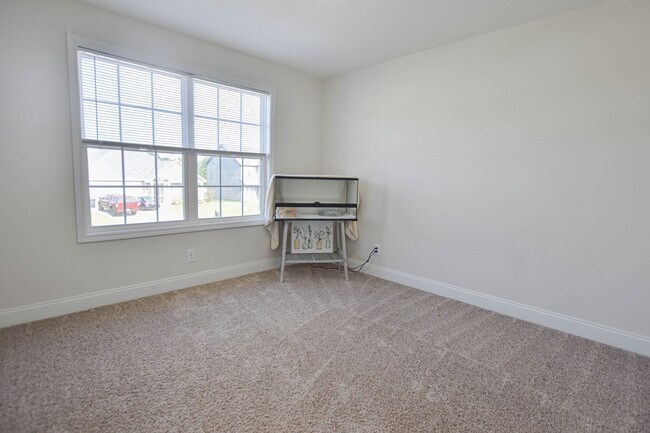 Building Photo - Pet Friendly Four Bedroom with Basement!