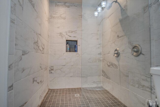 Building Photo - 7667 Old Hickory Dr