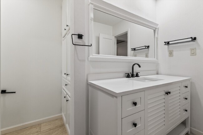 Building Photo - 127 Sagewood Dr