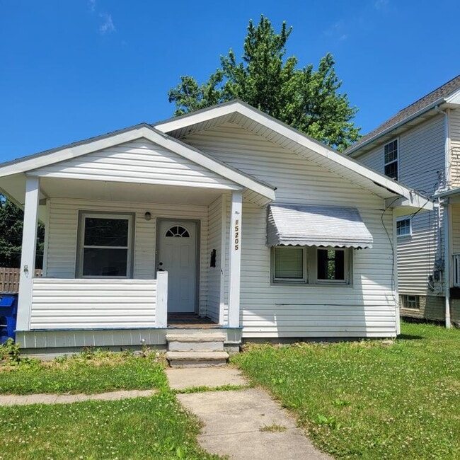 Building Photo - 15205 Lincoln Ave