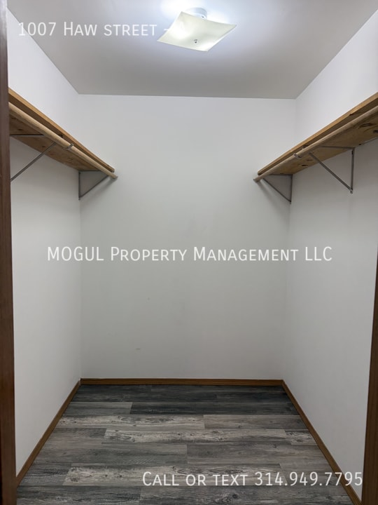 Building Photo - 1007 Haw St