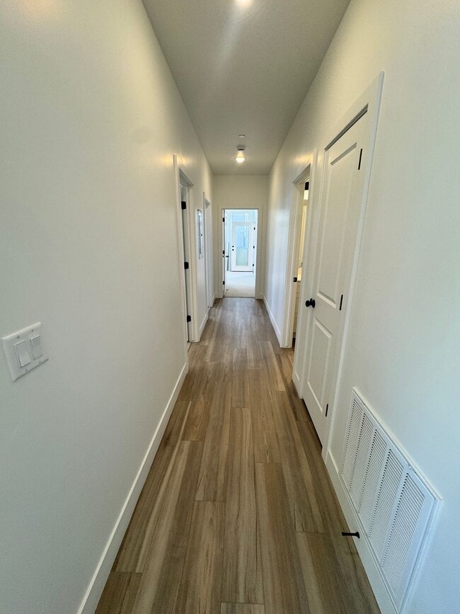 Building Photo - 3 Bed Condo In Desert Color!