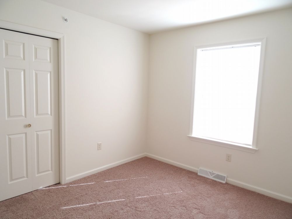 Building Photo - 330 Meadow View Dr