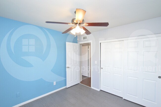 Building Photo - 2218 W Palomino Dr