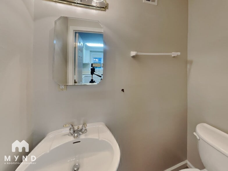 Building Photo - 4705 Blue Bird Ct