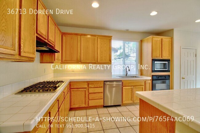 Building Photo - 36713 Doreen Dr