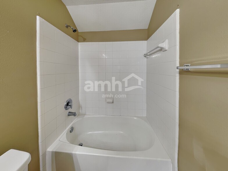 Building Photo - 26881 Armor Oaks Dr