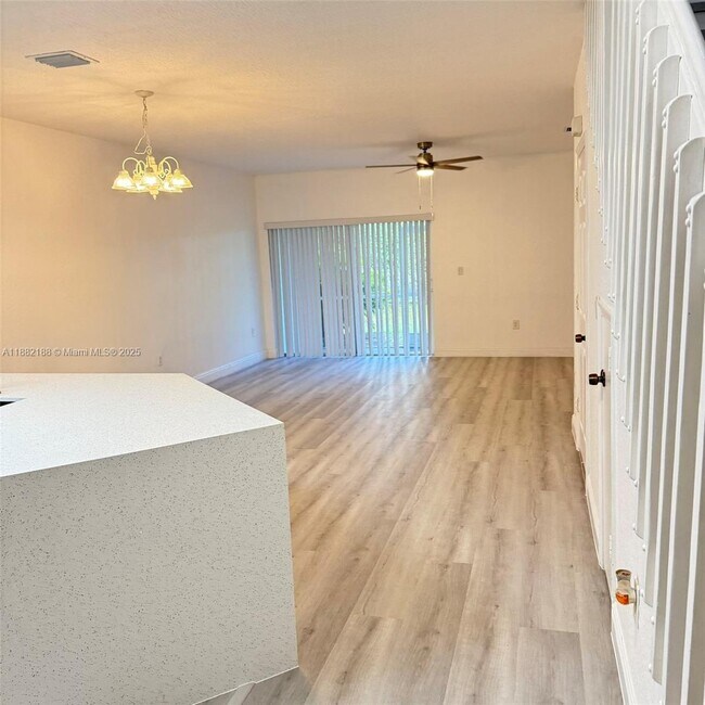 Building Photo - 6482 Catalina Ln