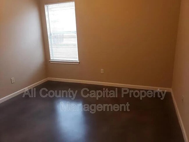 Building Photo - 133 Ashwood N