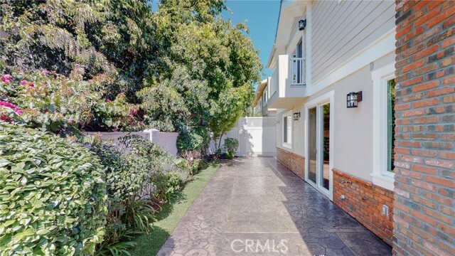 Building Photo - 1102 Slauson Ln
