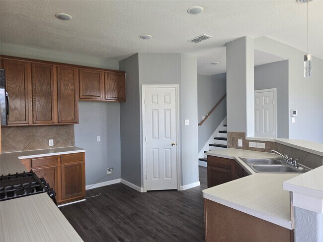 Building Photo - 5210 Benton Dr