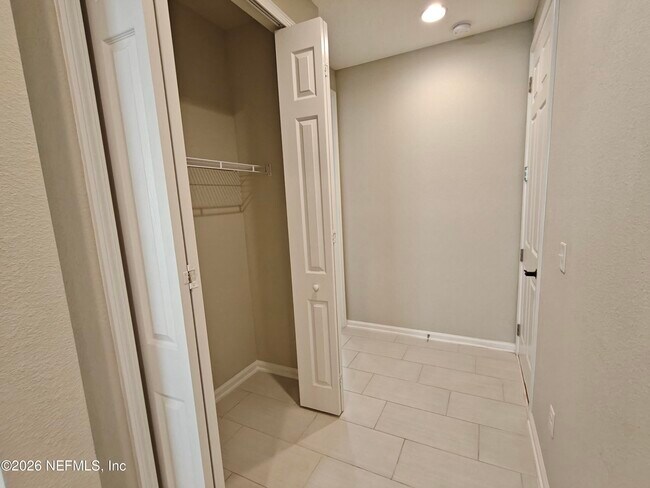 Building Photo - 1876 Amberly Dr