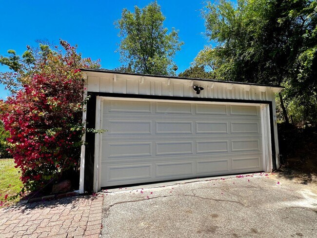 Building Photo - 2828 Laurel Canyon Pl
