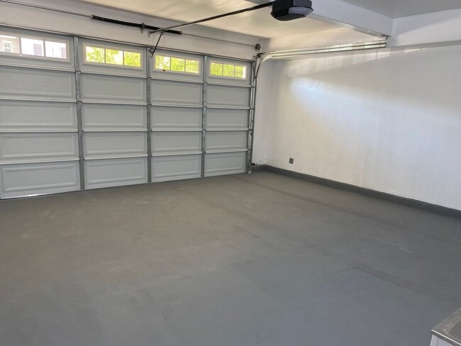 Building Photo - BEAUTIFUL TWO STORY MERCED HOME FOR RENT!