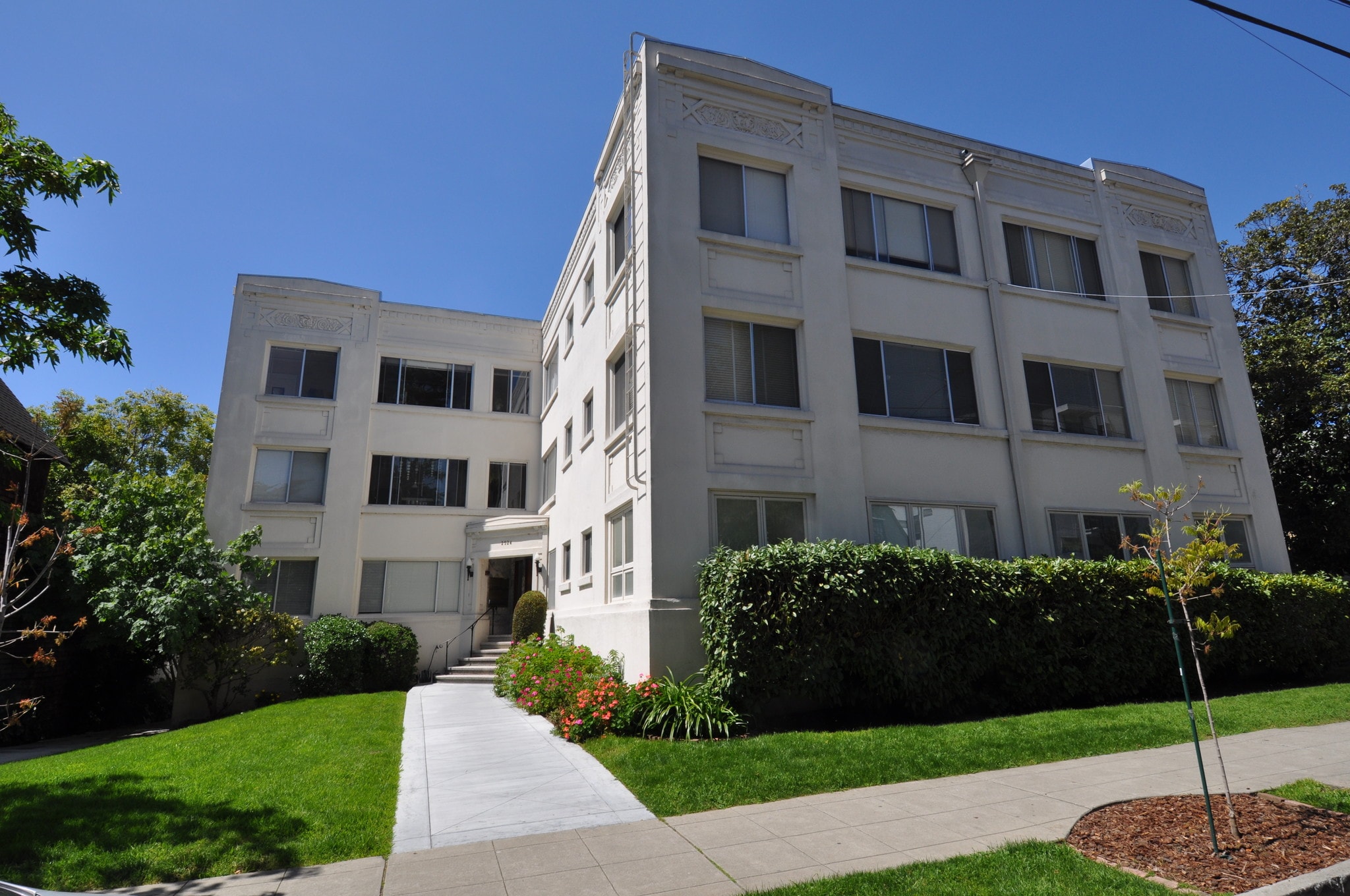 Building Photo - 2524 Benvenue Ave