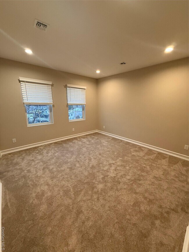 Building Photo - 122 Greenwich Ave