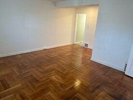 Building Photo - 3117 W 2nd St