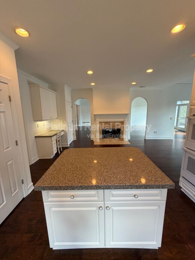 Building Photo - 7020 Grassmoor Grange Way