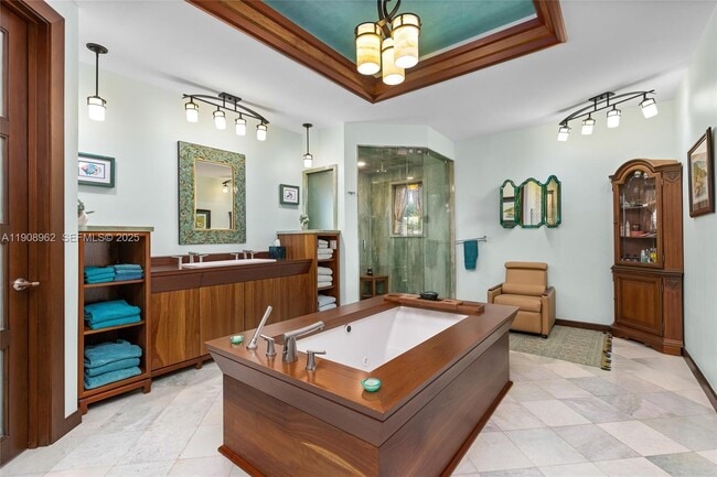 Building Photo - 70 Bay Colony Ln