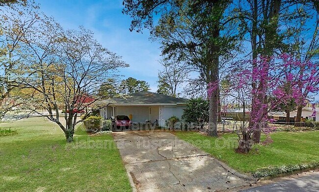 Building Photo - 1208 38th Ave E