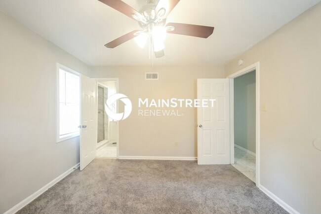 Building Photo - 3 Bedroom Pet-Friendly Home in Memphis, TN with Main Street Renewal