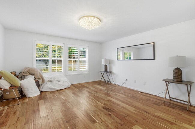 Building Photo - Charming Home in the Heart of Gig Harbor