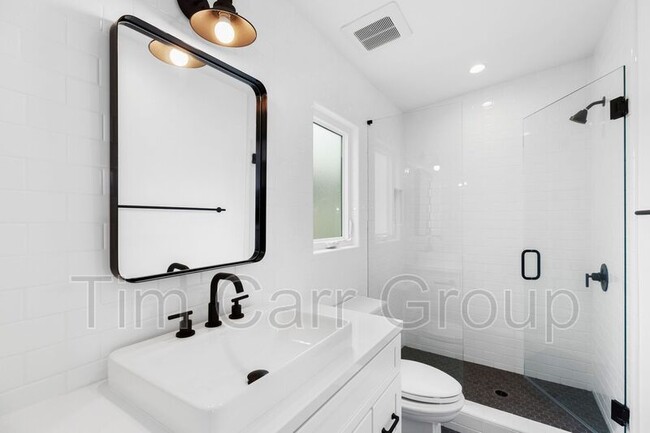 Building Photo - 1638 Santa Ana Ave