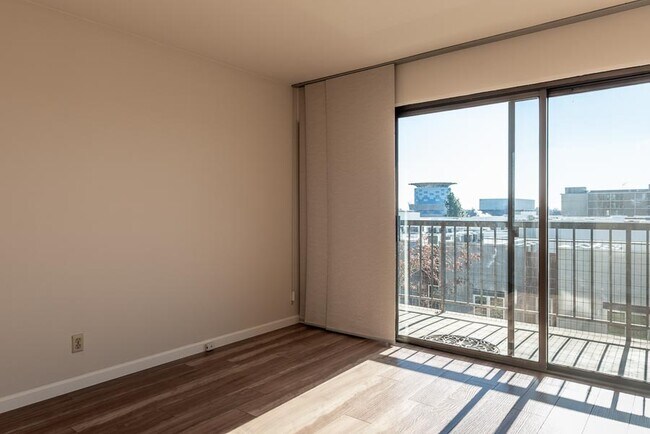 Bedroom 2 on a sunny, winter day - 500 N St