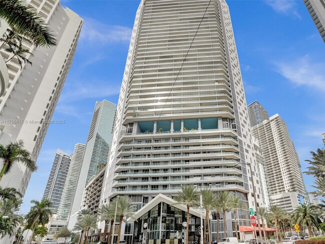 Building Photo - 1300 Brickell Bay Dr