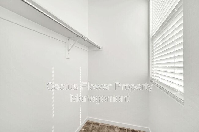 Building Photo - 9850 E Tamery Ave