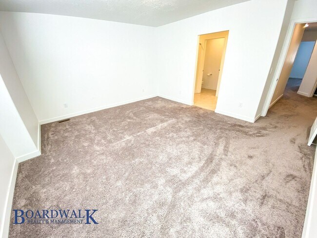 Building Photo - Beautiful 4 bedroom Townhome in West Valley!