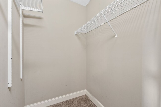 Building Photo - Pet Friendly Two Bedroom!
