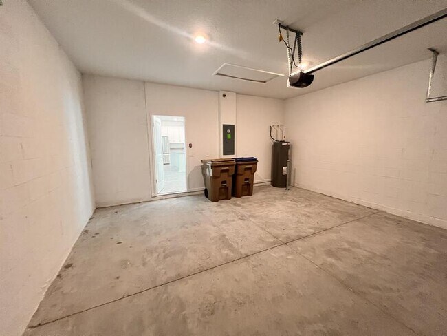 Building Photo - 6442 Pine Warbler Wy
