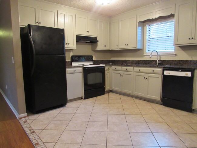 Building Photo - 3 Bedroom Home in Lakeland!