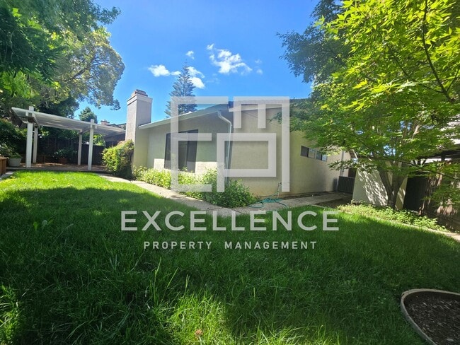 Building Photo - Beautiful 3/2 House - Dogs Negotiable, All New LVT Flooring, Covered Patio and Yard