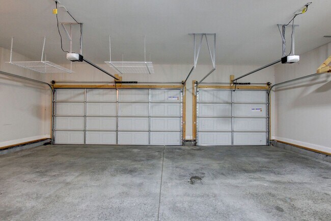 Building Photo - 230 Cotoneaster Ln