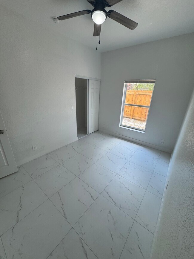 Building Photo - 890 NW 25th Ave