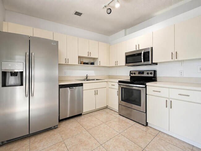 Building Photo - 1104 Goldenrod Rd