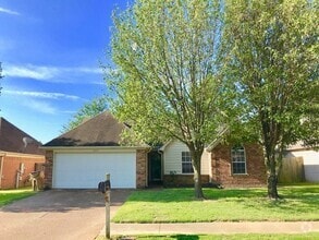 Building Photo - SkylarMillAve6837