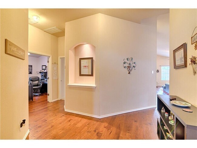 Building Photo - 3321 Tavistock Dr